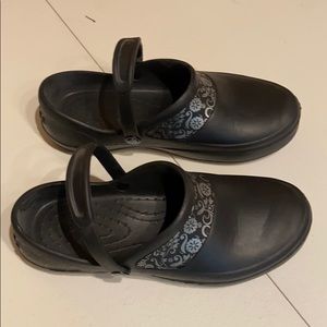 Women’s Croc Black shoes. Size 8